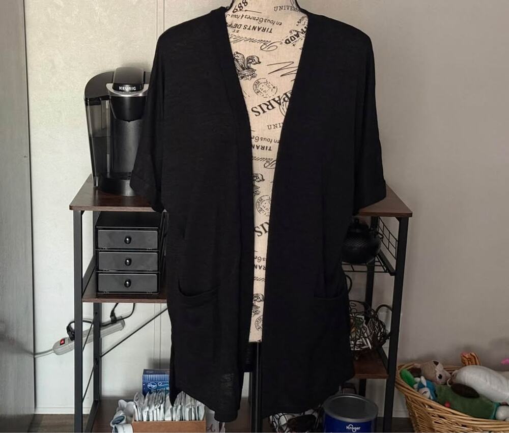 Women’s Merokeety Black Cardigan Size Medium